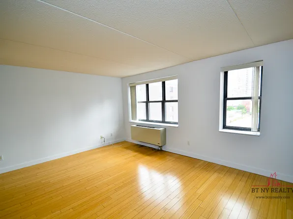 516 West 47th Street image 2 of 7