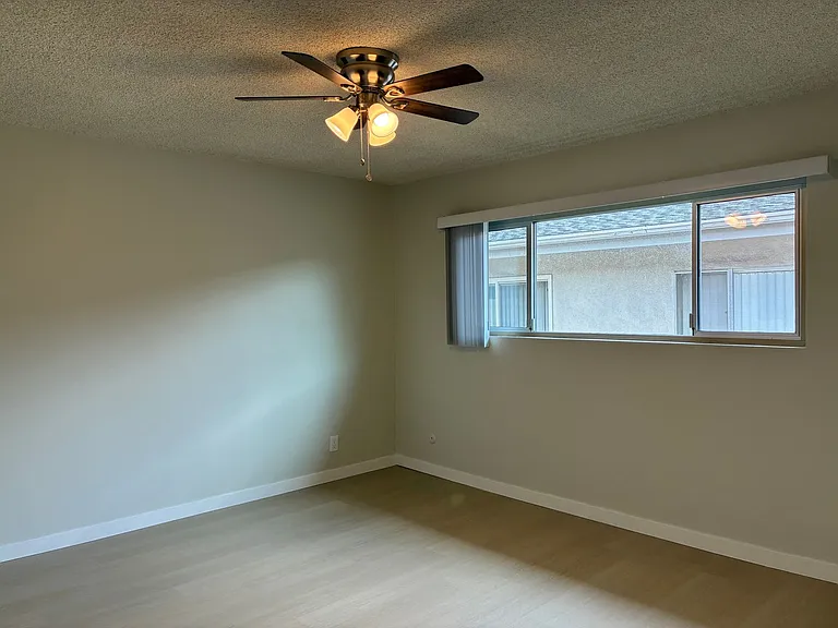 319 N Kenwood St — Photo 10