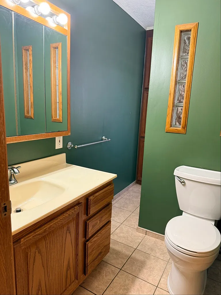 Charming Lower-Level 2BR with wall AC and In-Unit Laundry. — Photo 4