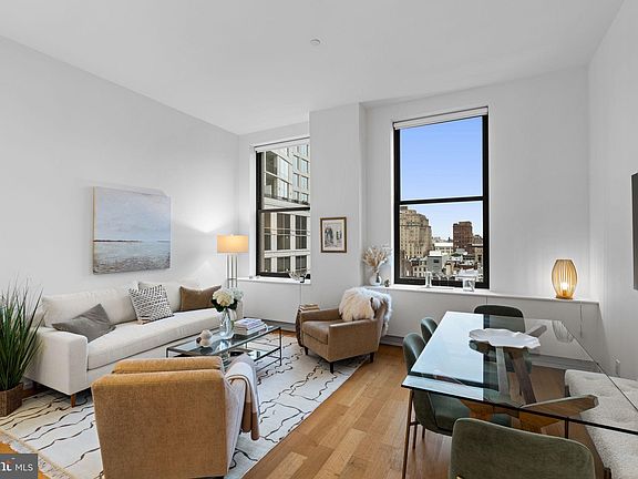 3rd image of 210 W Washington Sq APT 6N