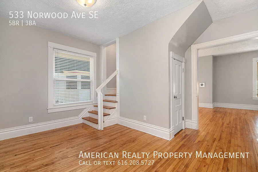 5 bed, 2.5 bath, 1888 sqft, $2,850 — Photo 2