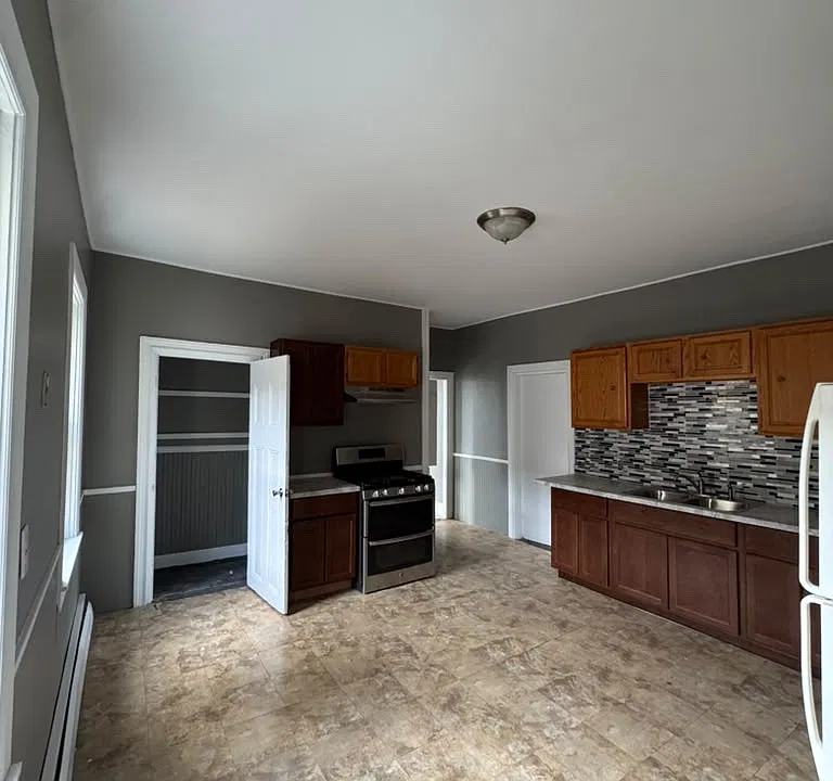 299 Manton Ave #2