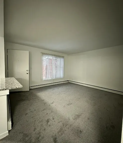 Lakeshore Apartments — Photo 8