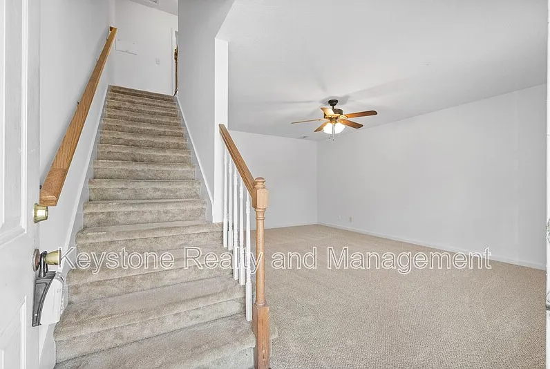 2 bed, 1.5 bath, 1050 sqft, $925 — Photo 2