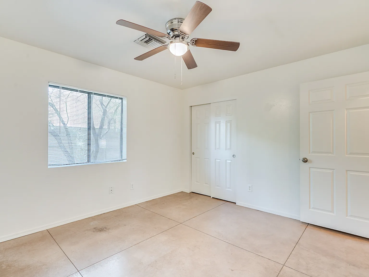3 bed, 1090 sqft, $1,795 — Photo 4