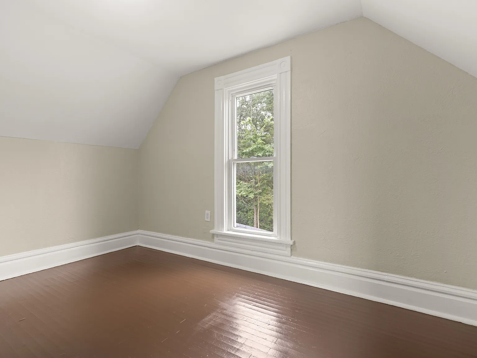 3 bed, 1100 sqft, $1,650 — Photo 3