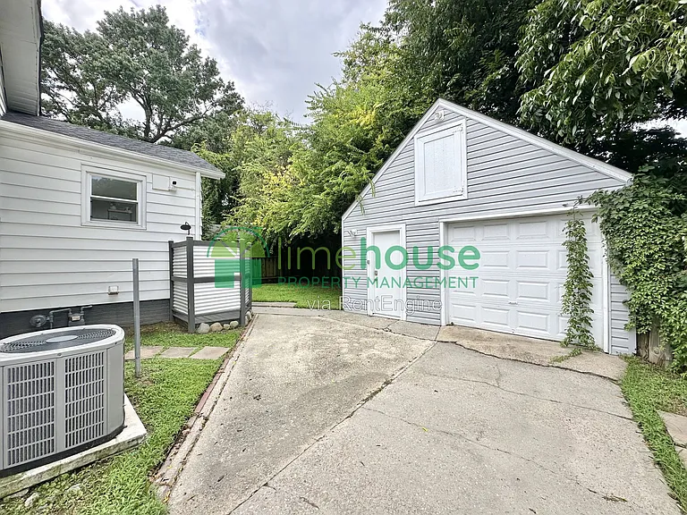 2835 Somme Ave — Photo 11