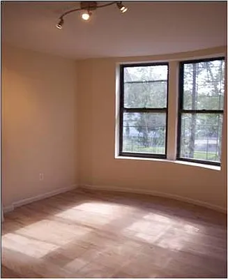 Rented by EXR | media 10