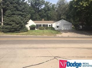 2006 Benson Gardens Blvd, Omaha, NE 68134