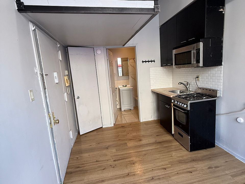 2nd image of 582 W 183rd St APT 2F