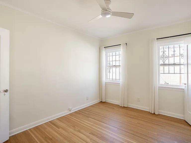 165 S Mansfield Ave — Photo 11