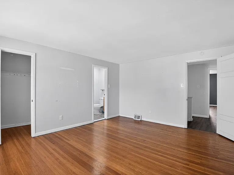 4026 Gideon Rd — Photo 2