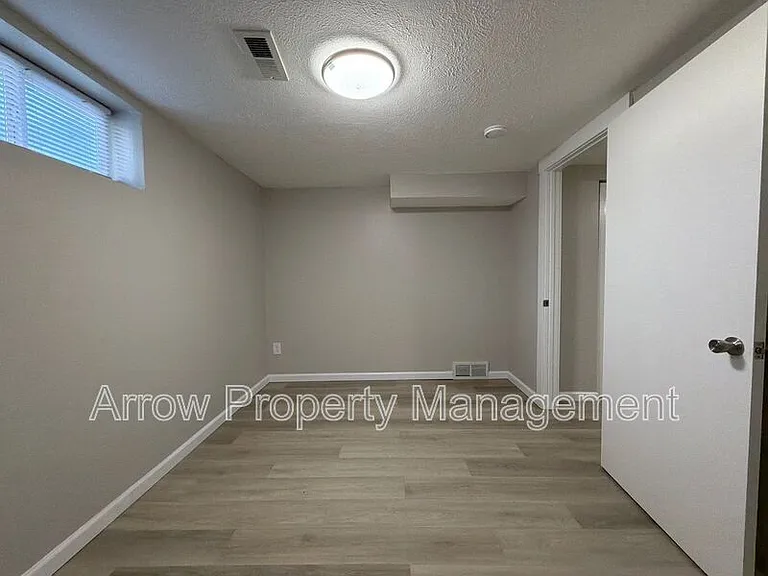 2442 Vine St #4 — Photo 3