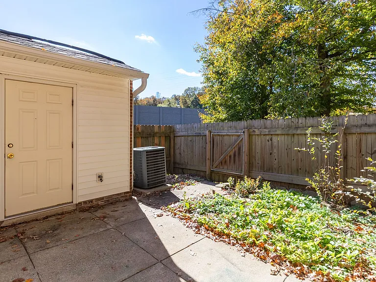 3317 Regents Park Ln #C — Photo 26