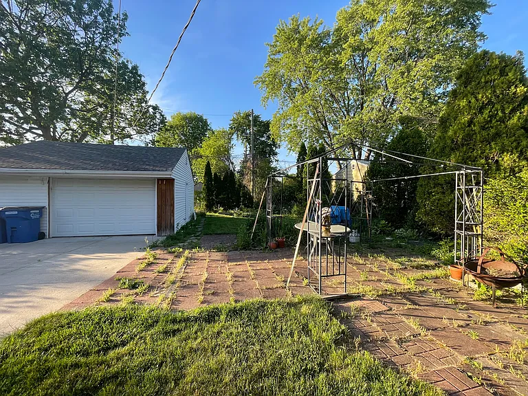 31395 Lyons Cir W — Photo 13