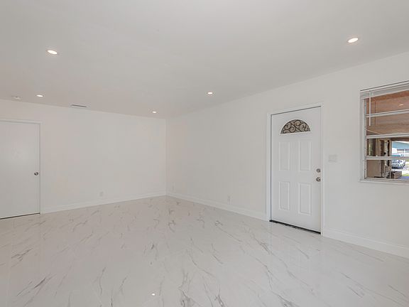 5th image of 425 SW 18th Ave #425