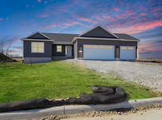 5423 Fernwood Dr, Cedar Falls, IA 50613