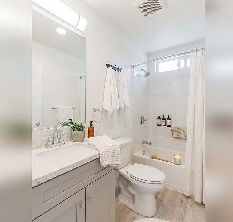 2nd image of 1231 W 36th Pl #1/2