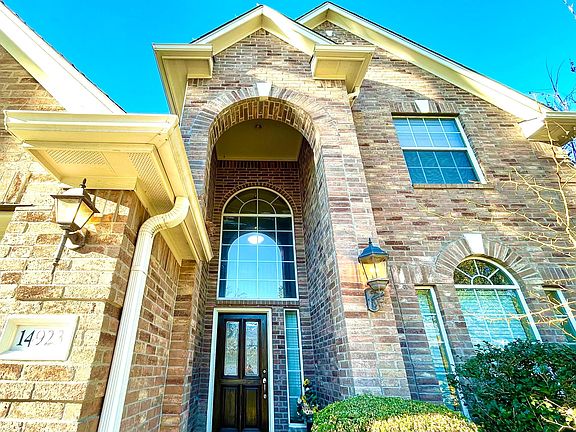 3rd image of 14923 Hyde Park Pl