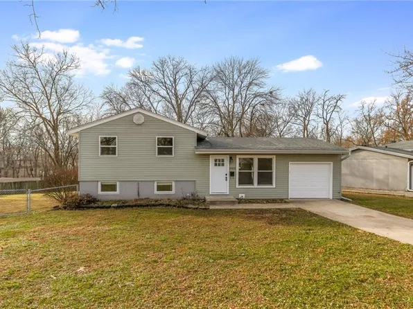 3007 NE 63rd St, Gladstone, MO 64119