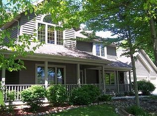 1012 Cobblestone Dr, Howards Grove, WI 53083