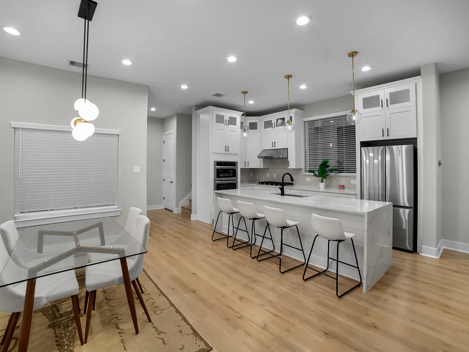 3 bed, 2.5 bath, 2132 sqft, $3,000 — Photo 2