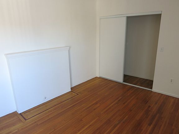 2nd image of 841 W 42nd Pl APT 2