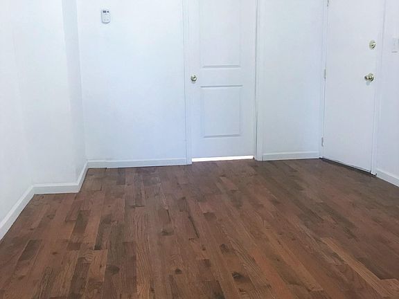 3rd image of 3616 E Lombard St