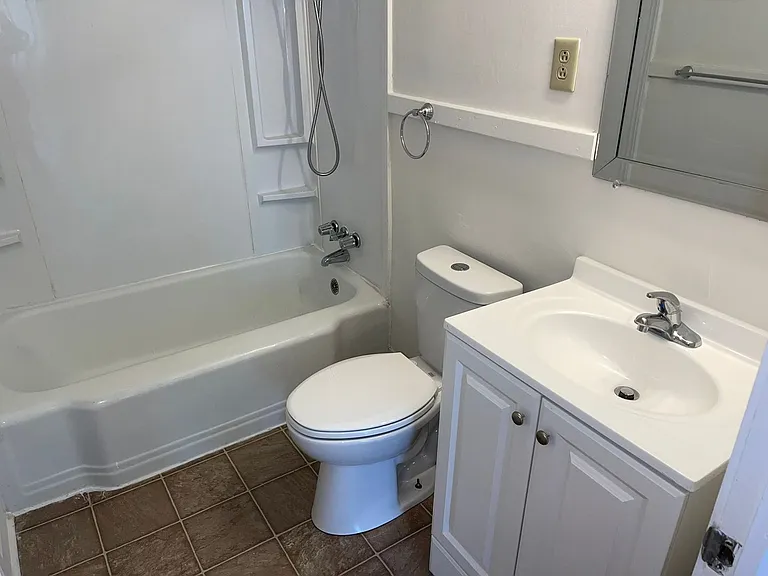 1308 S Kings Dr — Photo 7