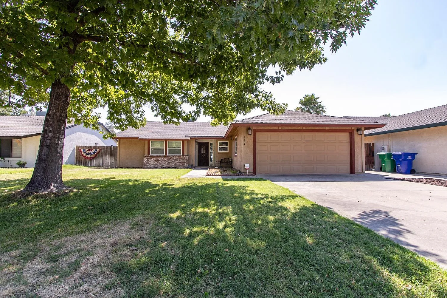 1464 Valley St photo 1