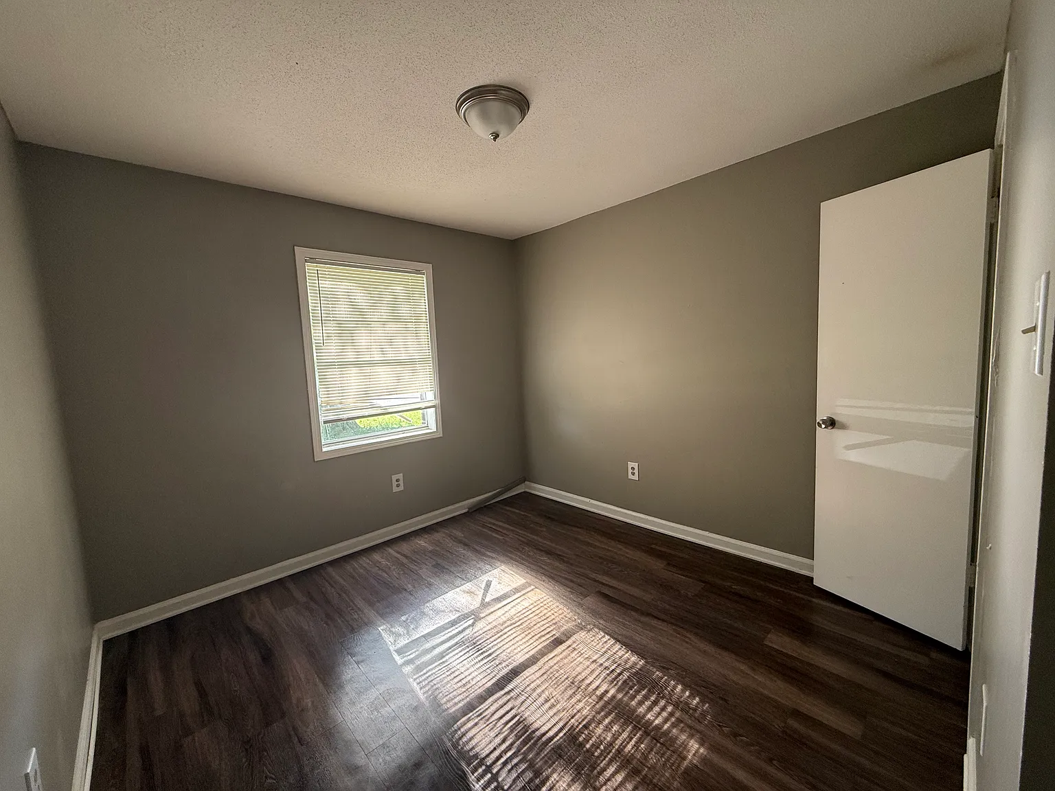 3 Bed 1 Bath for Rent — Photo 4