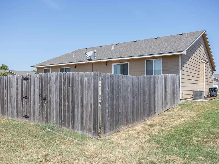 1054 E Karla Ct — Photo 31