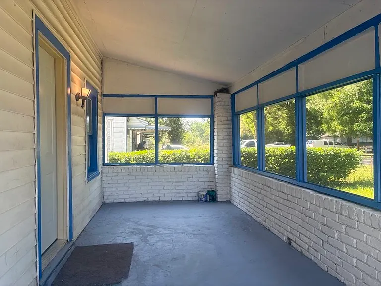 Schofield Ave — Photo 2