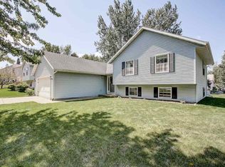 769 Willow Run St, Cottage Grove, WI 53527
