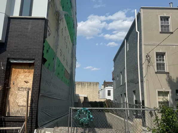 2407 E Dauphin St, Philadelphia, PA 19125