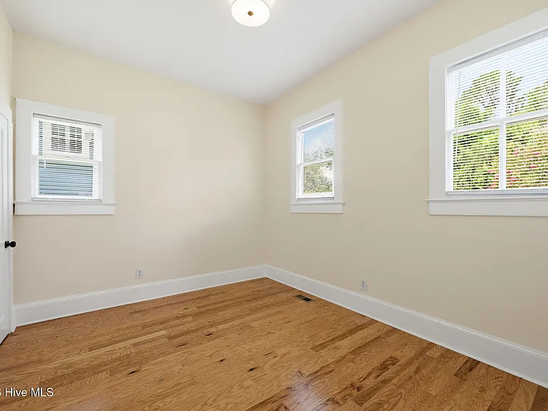 511 Middle St #A — Photo 21