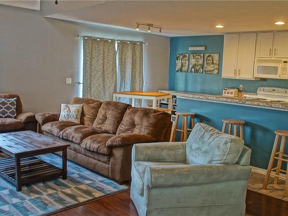 3rd image of 2209 Heathwood Cir