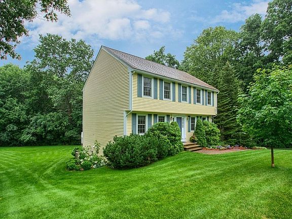 3rd image of 9 Robinwood Cir