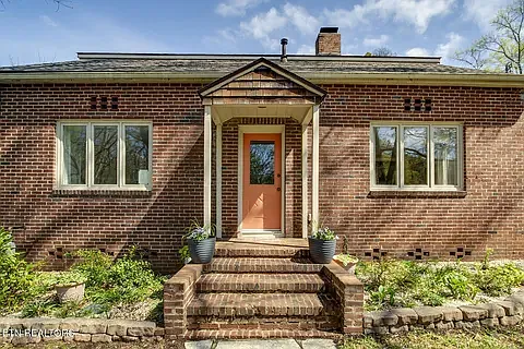 Original Norris charm with large addition on the back for spacious living!