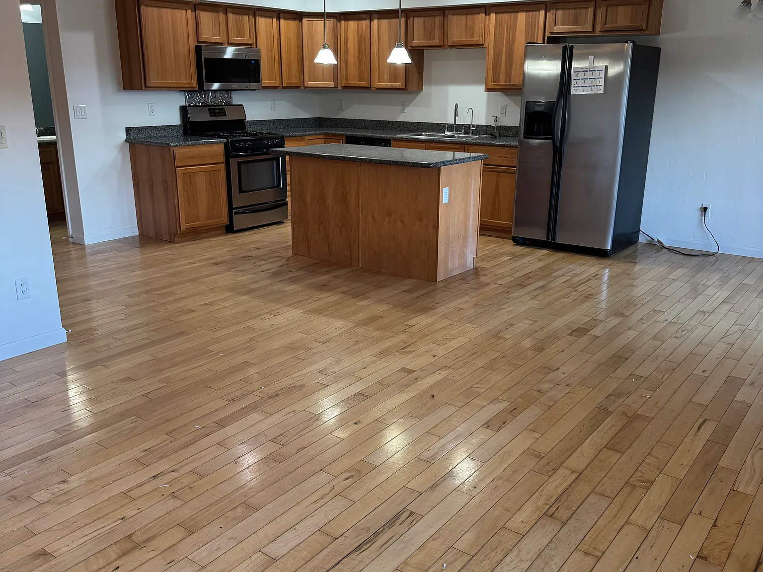 3 bed, 2.5 bath, 1850 sqft, $3,000 — Photo 3