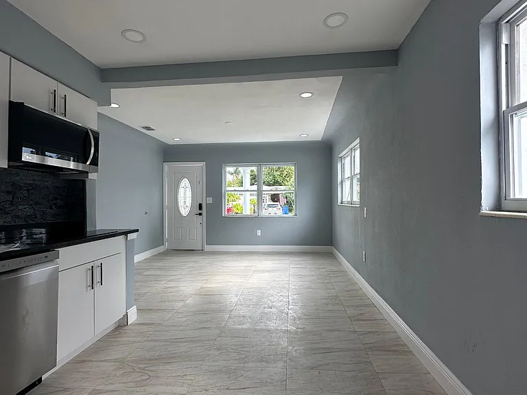 3428 Ithaca St N — Photo 9