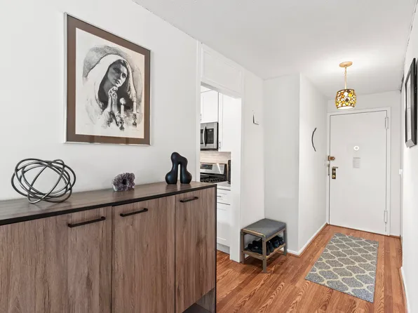 290 West 232nd Street image 5 of 10