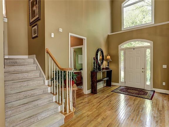 5th image of 578 Fairway Dr