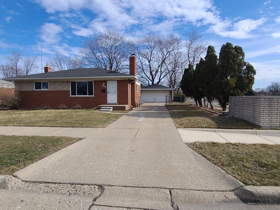 1st image of 27028 Broadmoor Dr