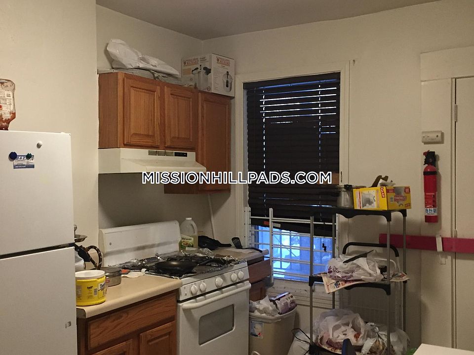 2nd image of 848 Huntington Ave #1DA