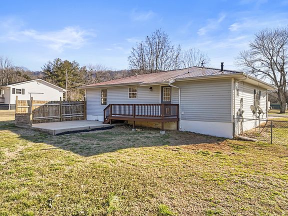 4th image of 135 Cedar Point Ln