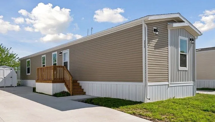Avon Lakes Estates — Photo 40