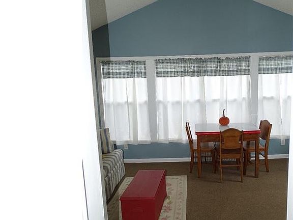 4th image of 109 Elizabeth Ave
