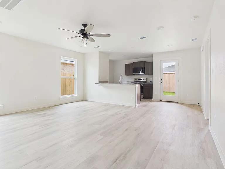 8911 Hockley St — Photo 8