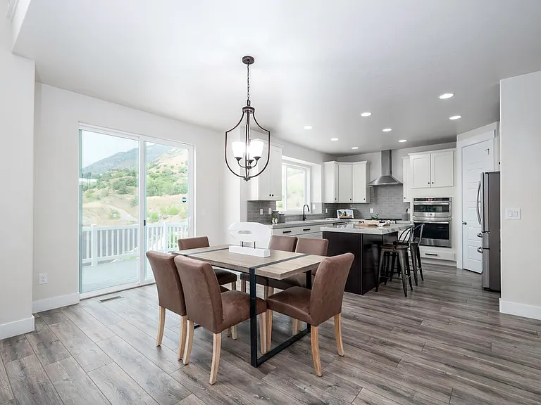 711 N Summit Dr — Photo 5